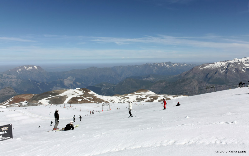 glacier and summer skiing in les-deux-alpes