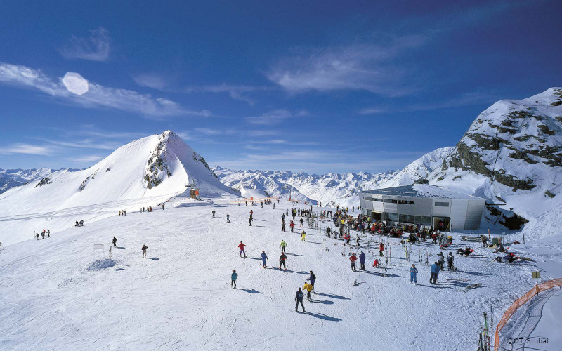 stubai glacier summer skiing