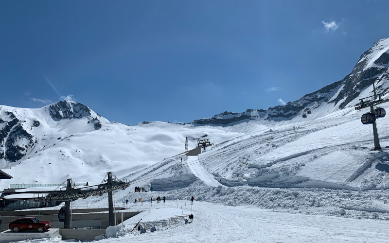 summer skiing holidays hintertux glacier