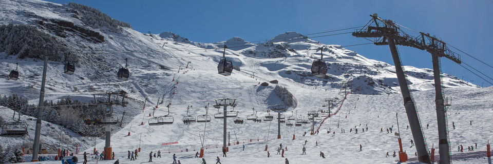 skiers in les menuires ski resort 3 valleys