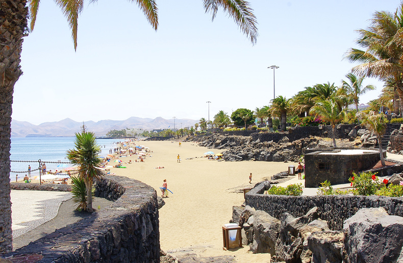 Lanzarote holiday rentals lanzarote holiday homes and villa rentals