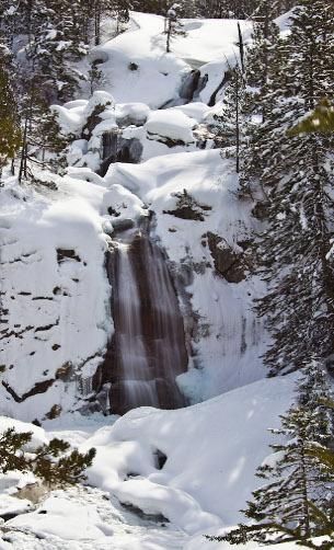 font romeu resort guide - snowy waterfall