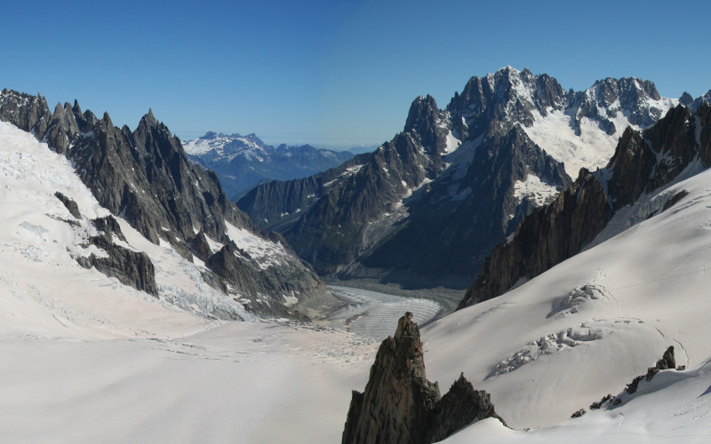off-piste ski tours on the vallee blanche
