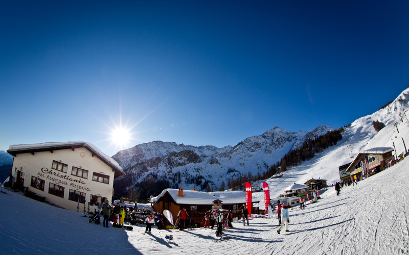 skiing holidays in courmayeur