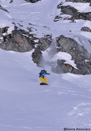 grimentz ski area, snowboarder off-piste in grimentz