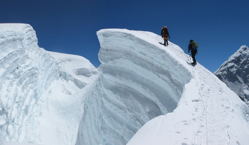 gulmarg ski holidays, skiing in gulmarg kashmir