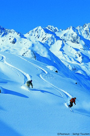 off-piste skiing in kappl