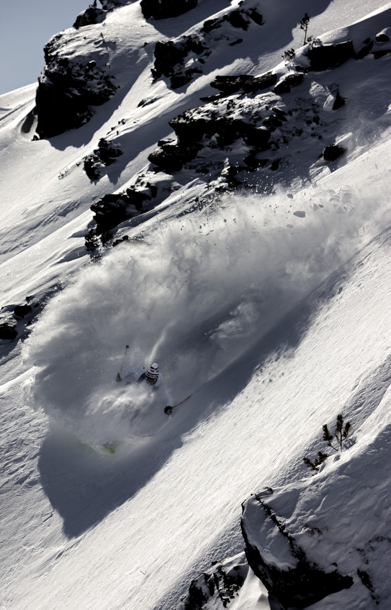 skier freeriding in la-plage paradiski