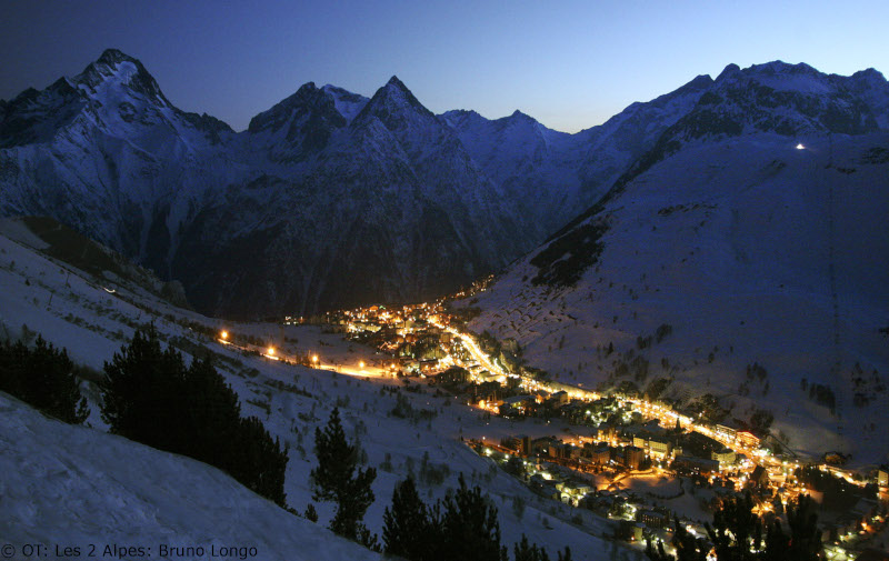 ski holidays in les-deux-alpes,les-deux-alpes ski resort at night