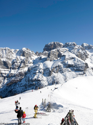 ski holidays in mezzana, val di sole - brenta dolomites, skiing in marilleva