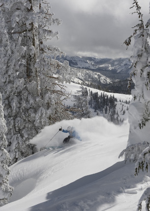 off-piste skiing on Palisades Tahoe's back bowls