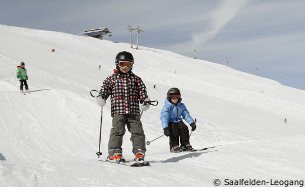 children skiing in Saalfelden and Leogand, ski circus, ski holidays