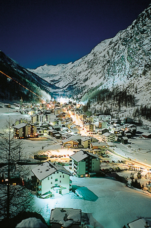 saas-almagell village at night