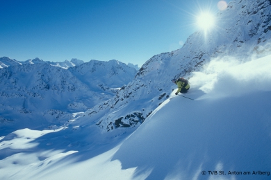 freeride skiing in deep powder snow