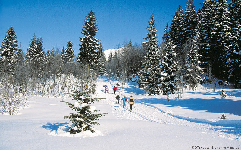 skiing in val cenis vanoise, lanslebourg village