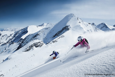 kitzsteinhorn glacier freeride skiing in deep powder snow