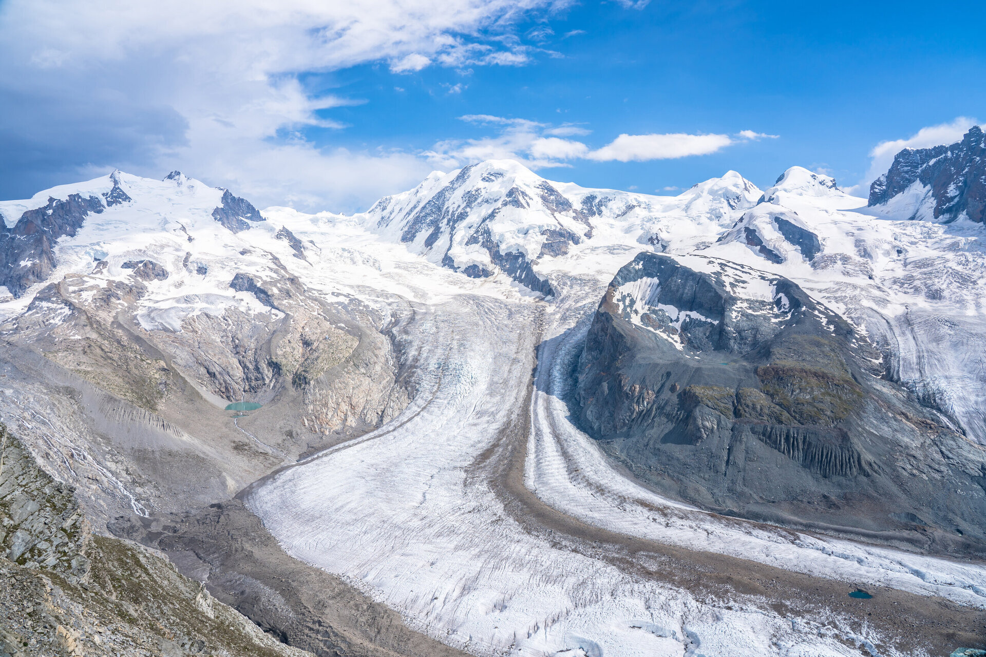 glacier on the matterhorn above cervinia