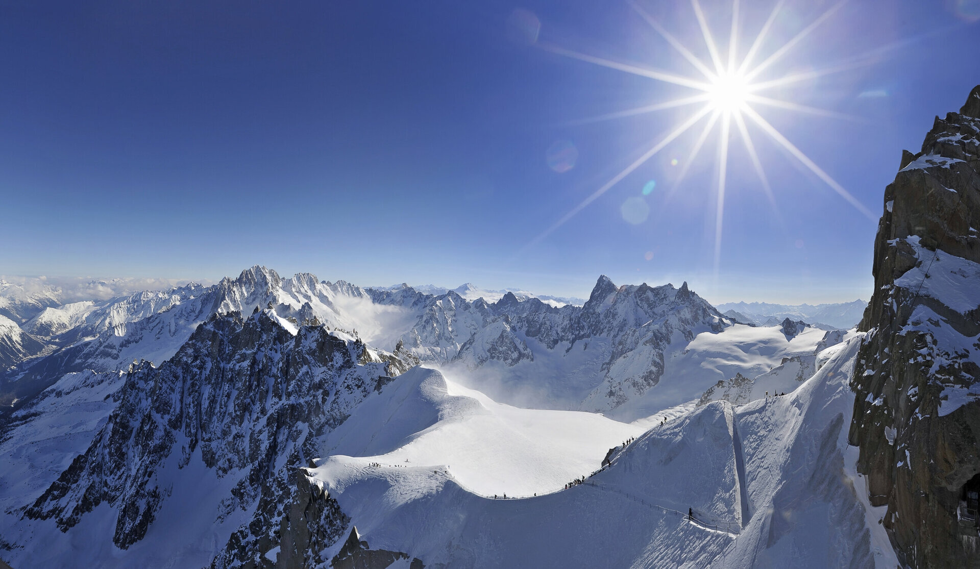 skiing in the valley blanche in chamoniz