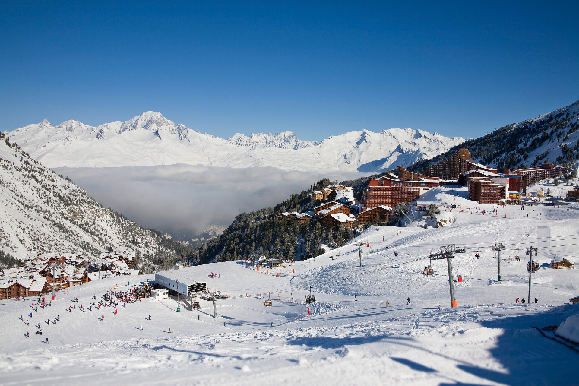 les arcs 2000 mont blanc savoie ski slopes going into the resort