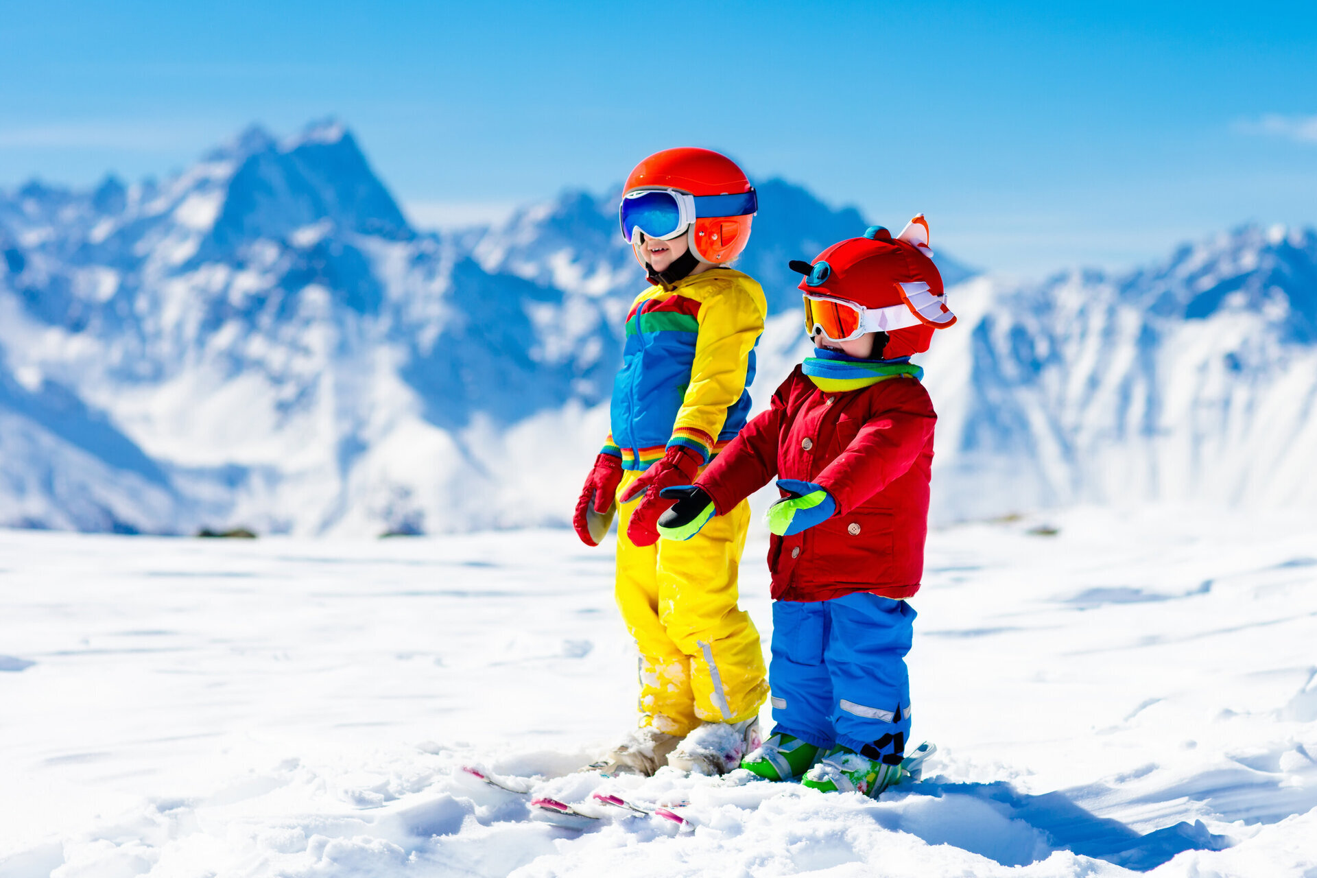 children skiing in les 2 alpes