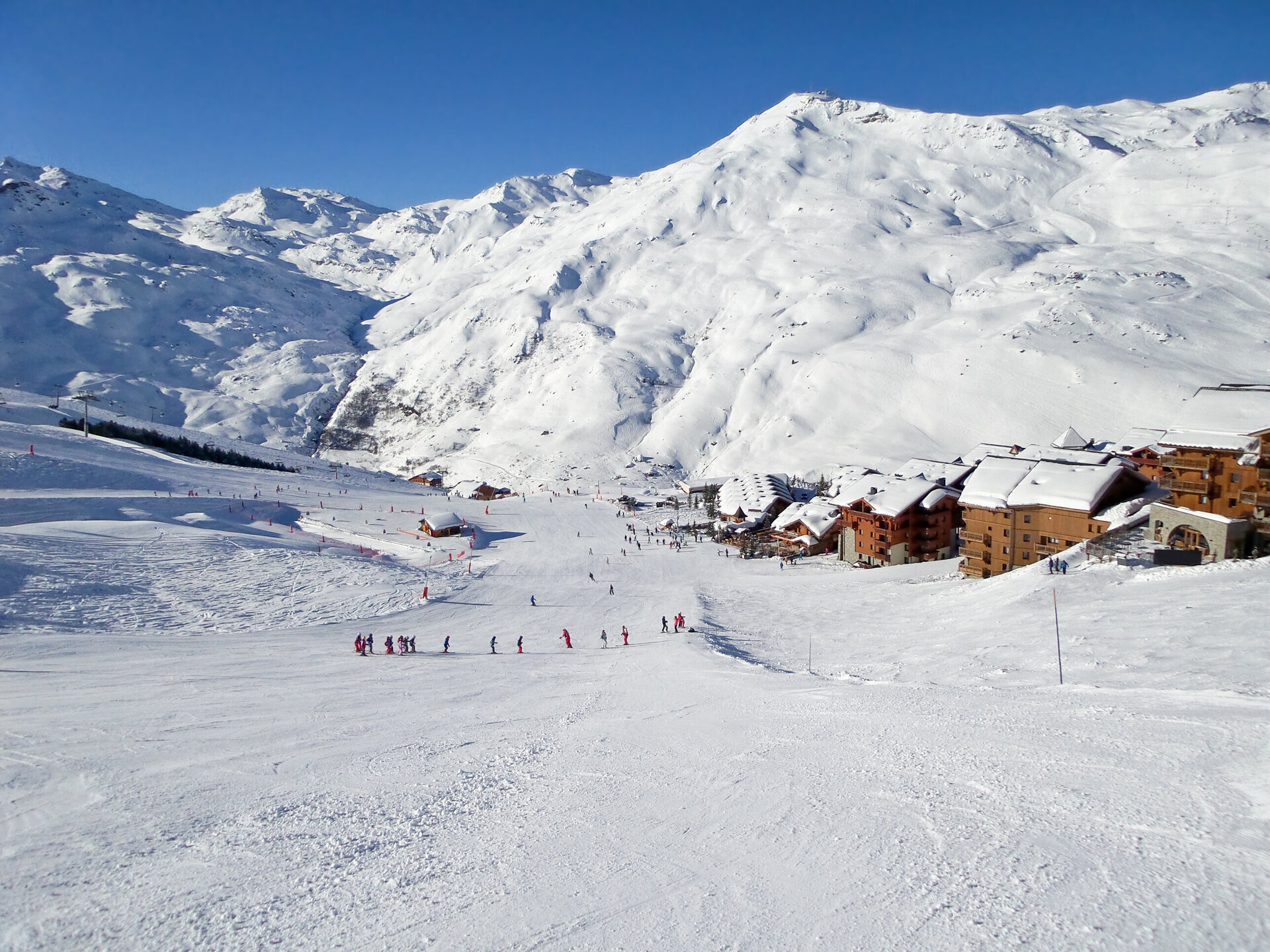 apartments and chalets next to the slopes in les menuires 3 valleys