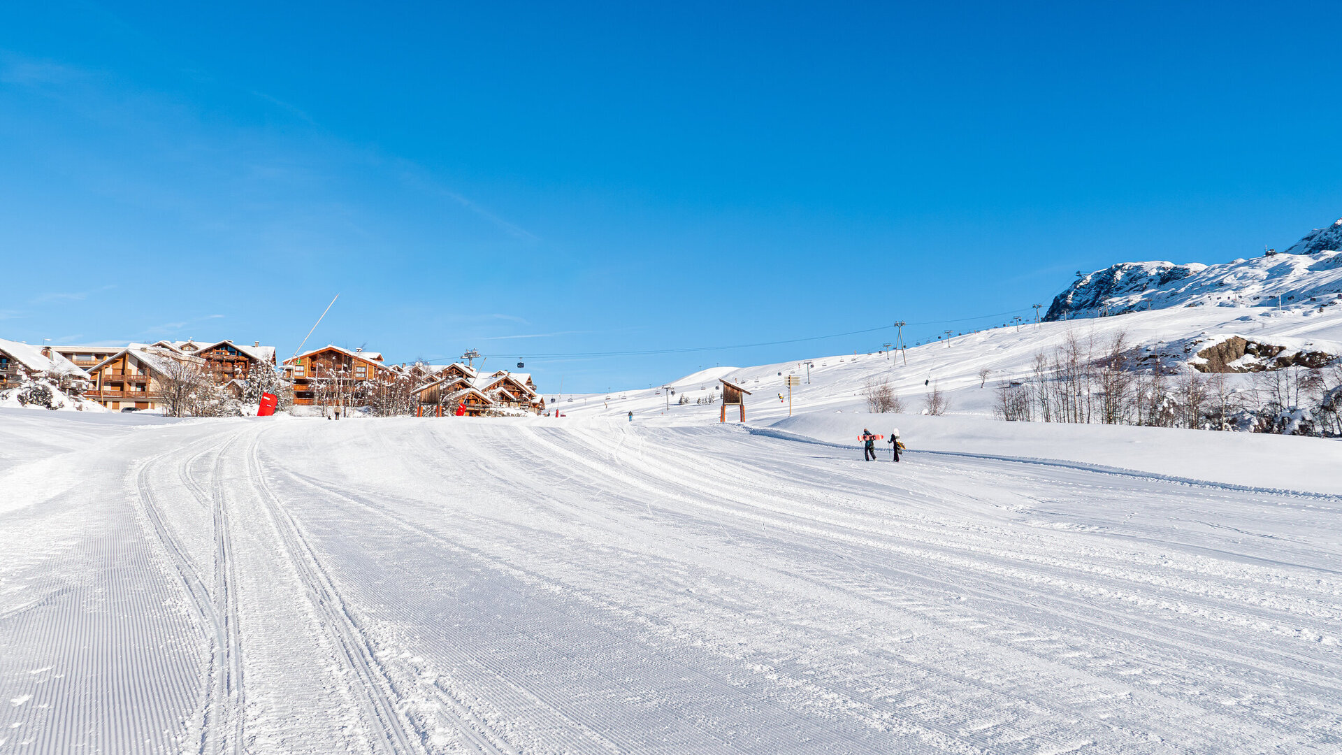 apartments next to the pistes and ski lifts in alpe d'huez